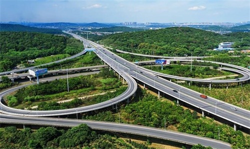 嵊泗钢筋套筒应用于高速公路